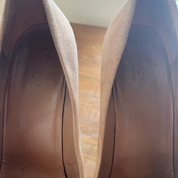 Authentic Gucci Suede Bamboo Heel Pumps - Picture 5 of 11
